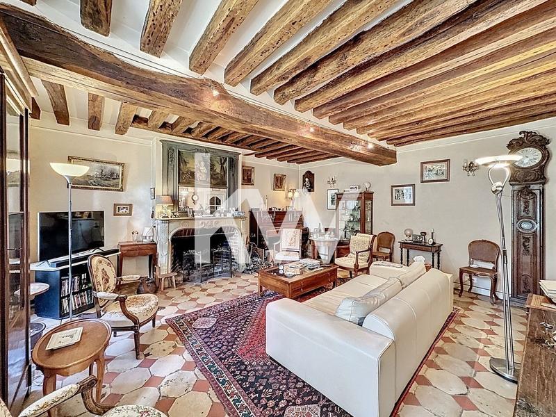 Maison - 296 m² - 18 pièces