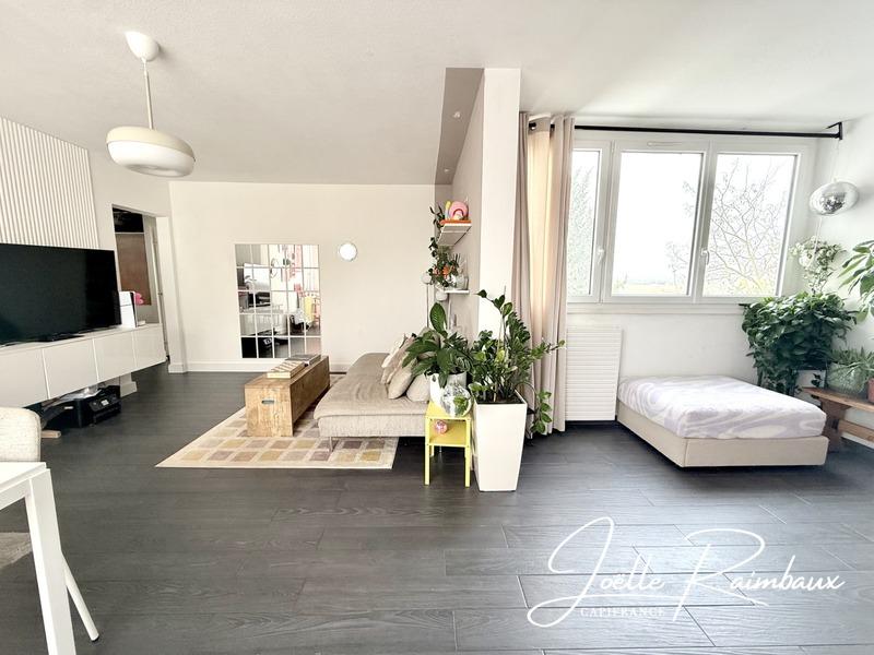 Appartement - 93 m² - 5 pièces