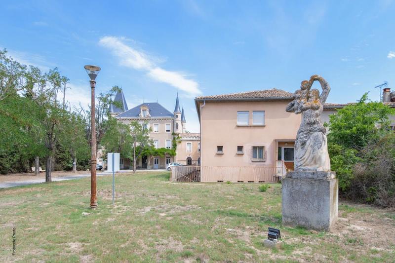 Maison - 3 706 m² - 13 pièces