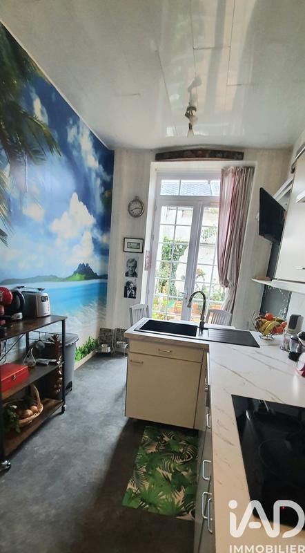 Maison - 250 m² - 10 pièces