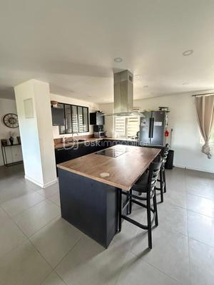 Maison traditionnelle - 173 m² - 5 pièces