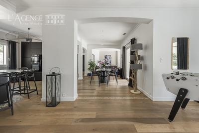 Maison - 270 m² - 6 pièces