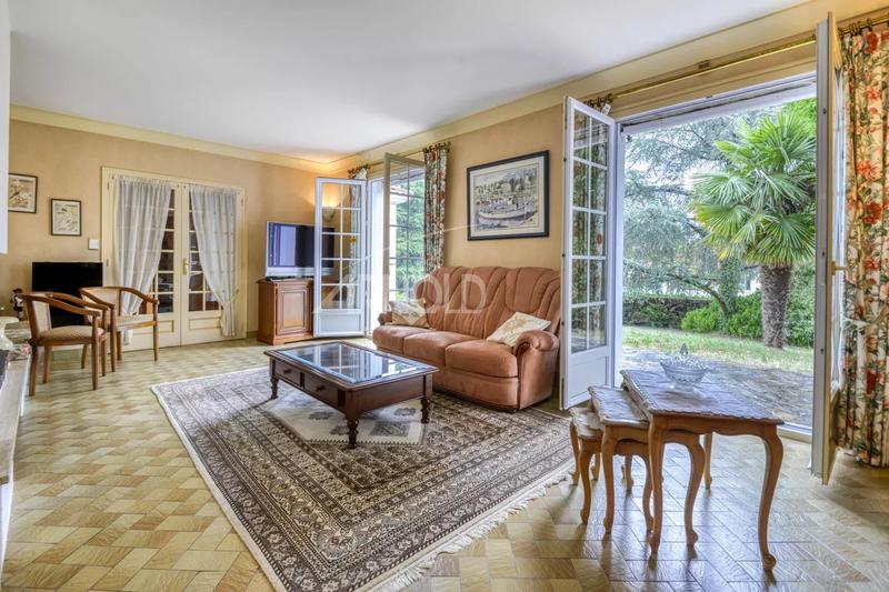 Maison - 207 m² - 7 pièces