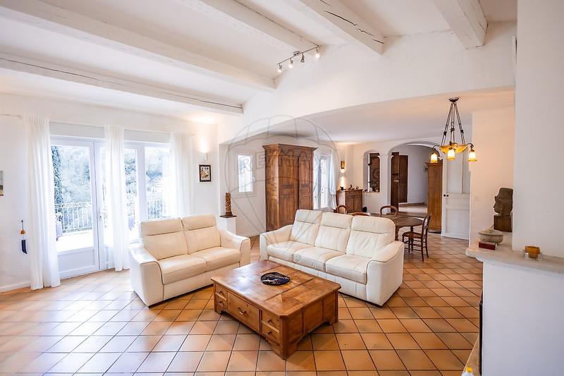 Maison - 218 m² - 8 pièces