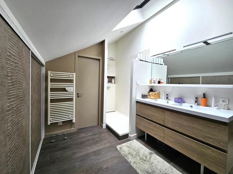 Maison - 204 m² - 6 pièces