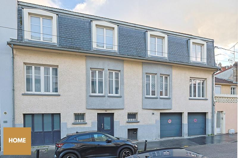 Maison - 270 m² - 9 pièces