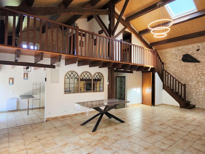 Maison en pierre - 195 m² - 6 pièces