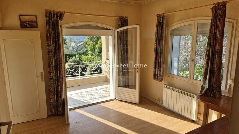 Villa - 242 m² - 9 pièces