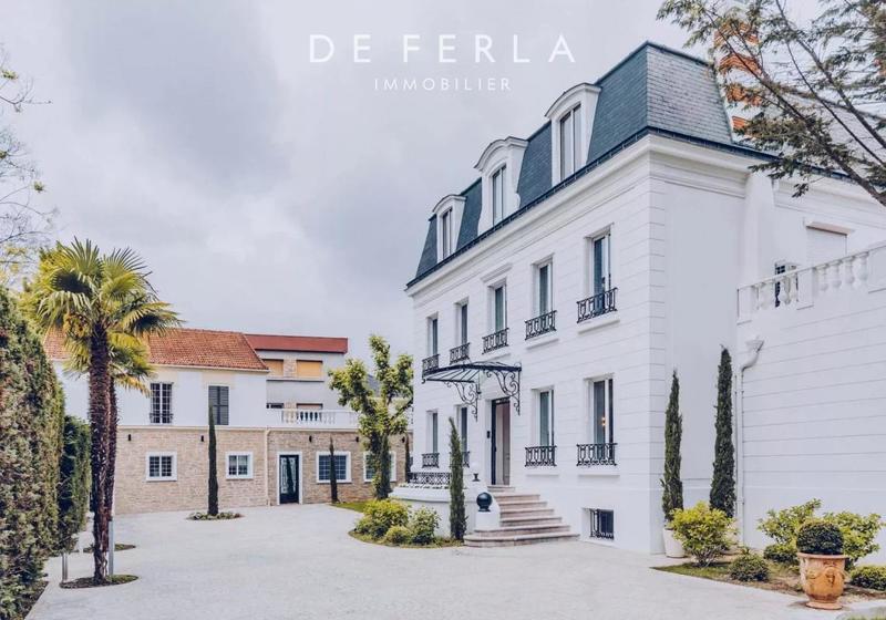 Maison de maîtres - 536 m² - 15 pièces