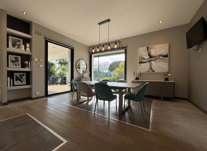 Maison - 275 m² - 7 pièces