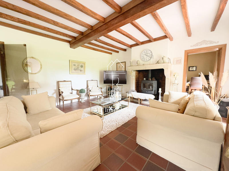 Maison - 241 m² - 7 pièces