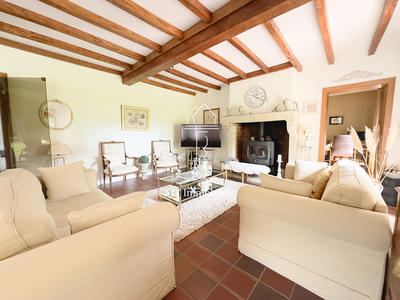 Maison - 241 m² - 7 pièces