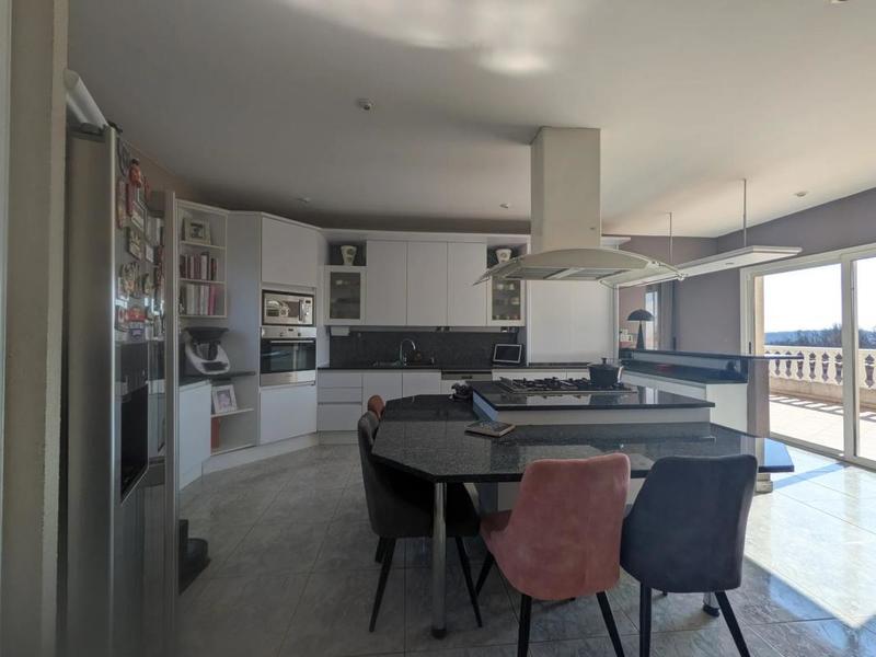 Propriété - 547 m² - 15 pièces