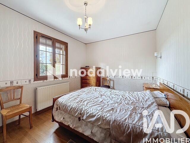 Maison - 181 m² - 9 pièces