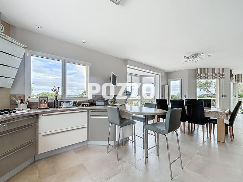 Maison - 192 m² - 8 pièces