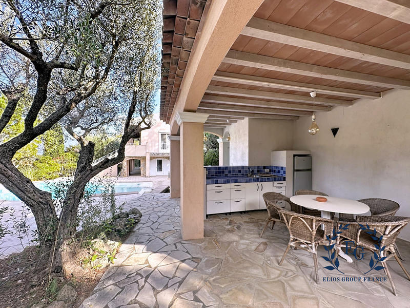 Maison - 216 m² - 7 pièces