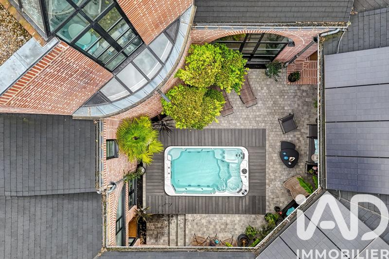 Maison - 350 m² - 10 pièces