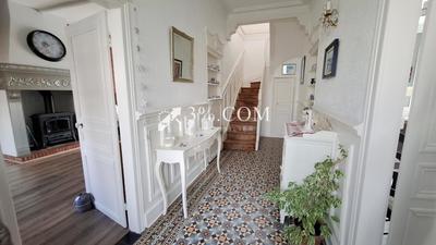 Propriété - 330 m² - 13 pièces