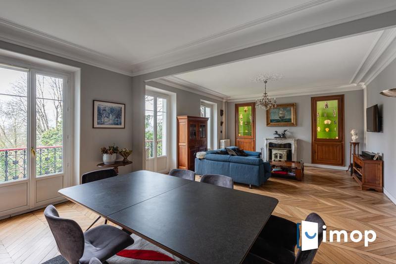Maison - 234 m² - 7 pièces