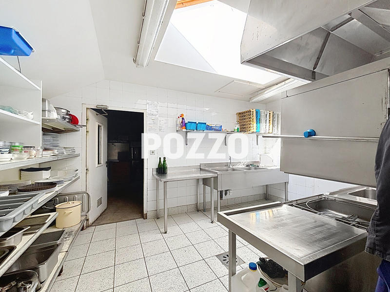 Maison - 320 m² - 8 pièces