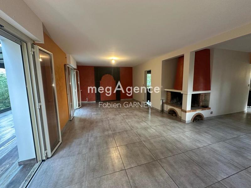 Maison - 182 m² - 9 pièces