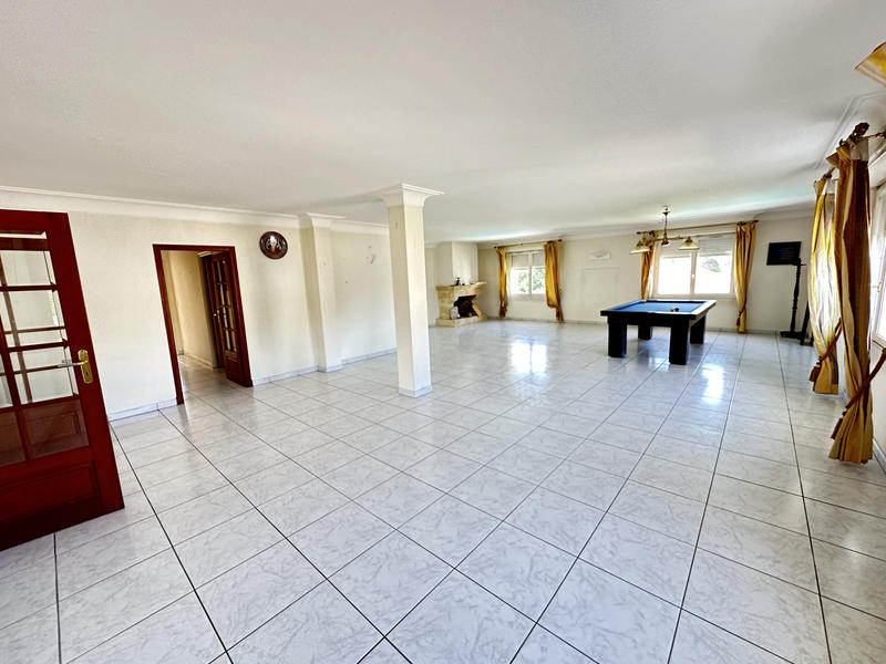 Maison - 280 m² - 10 pièces
