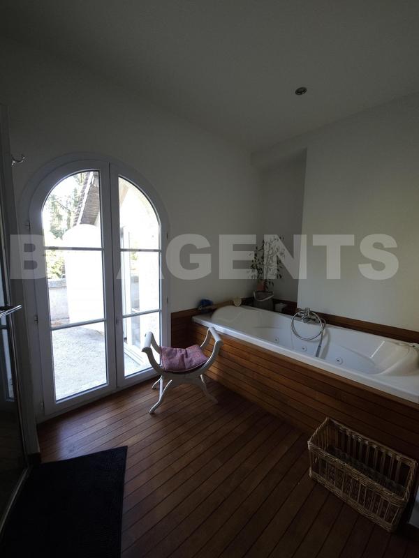 Maison - 137 m² - 5 pièces