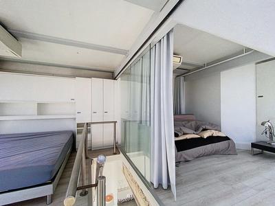 Loft - 97 m² - 6 pièces