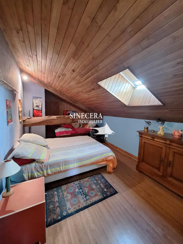 Maison - 230 m² - 8 pièces