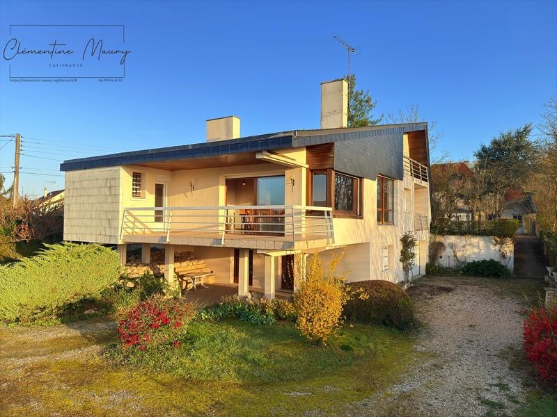 Maison - 200 m² - 7 pièces