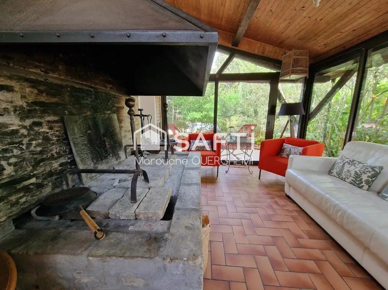 Maison - 484 m² - 12 pièces