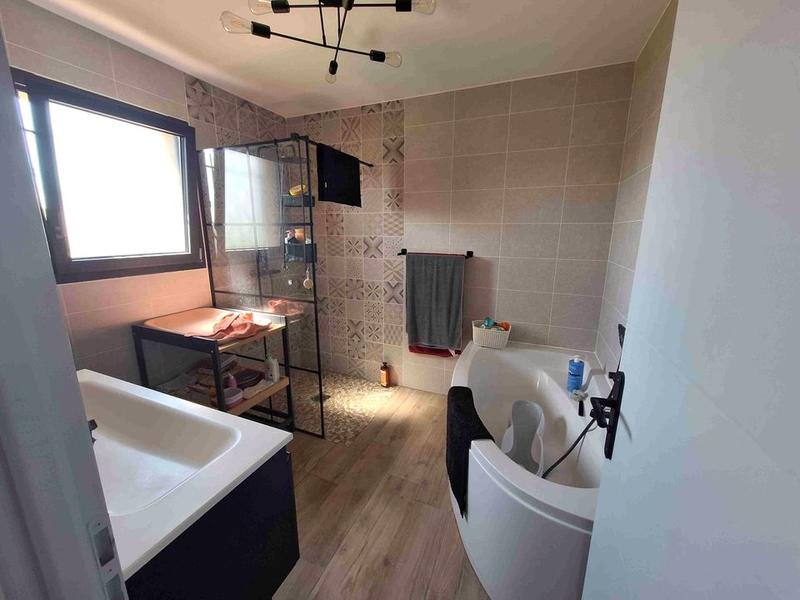 Maison - 111 m² - 4 pièces