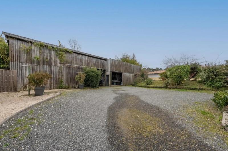 Maison - 215 m² - 5 pièces