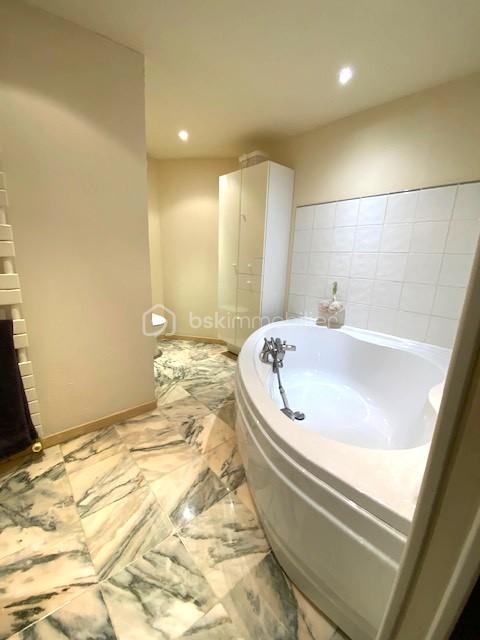 Demeure - 368 m² - 11 pièces