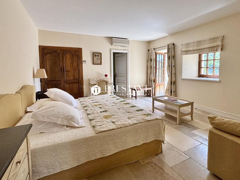 Château - 422 m² - 9 pièces