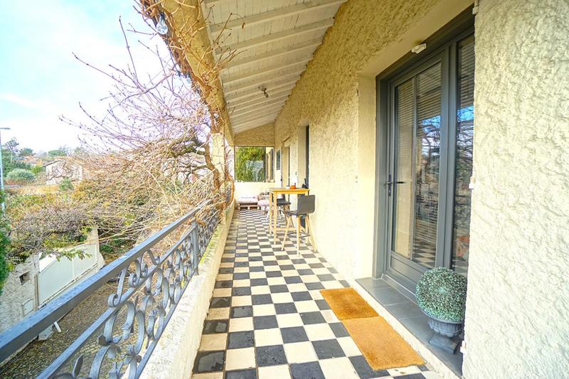 Maison - 180 m² - 9 pièces