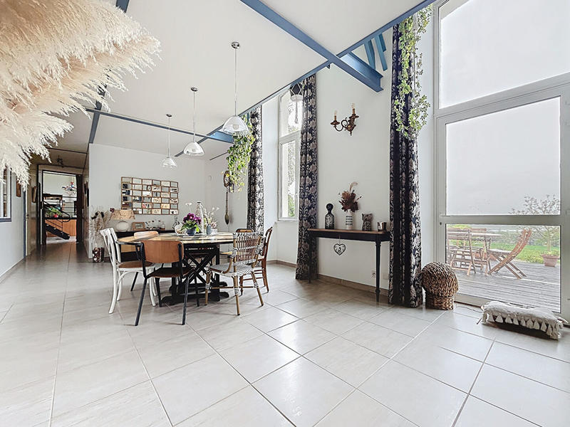 Maison - 408 m² - 11 pièces