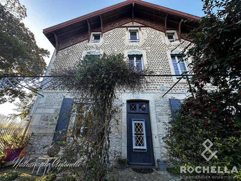 Maison ancienne - 256 m² - 8 pièces