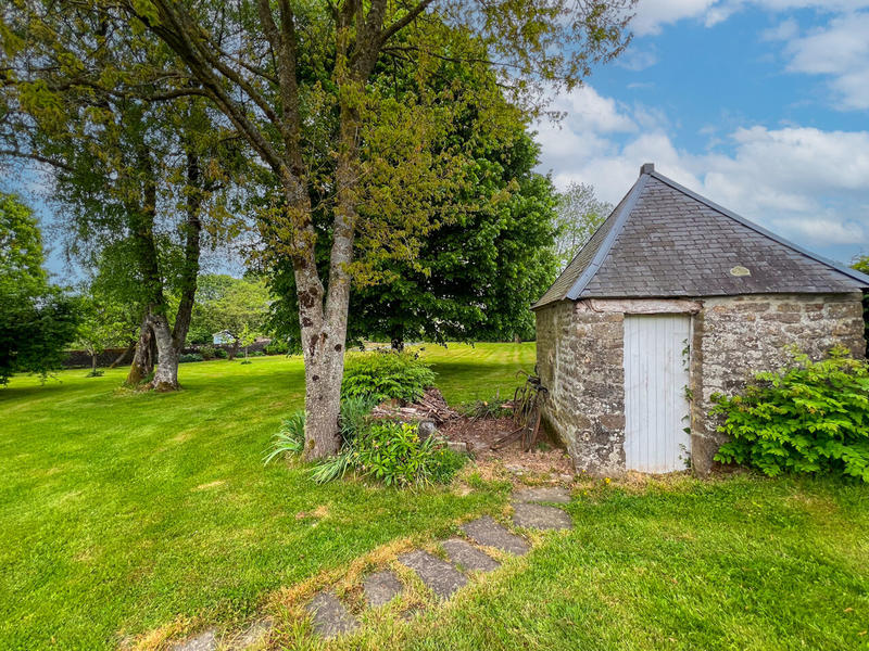 Maison - 280 m² - 9 pièces