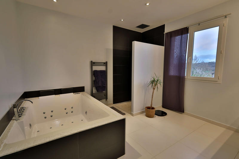 Maison - 190 m² - 5 pièces