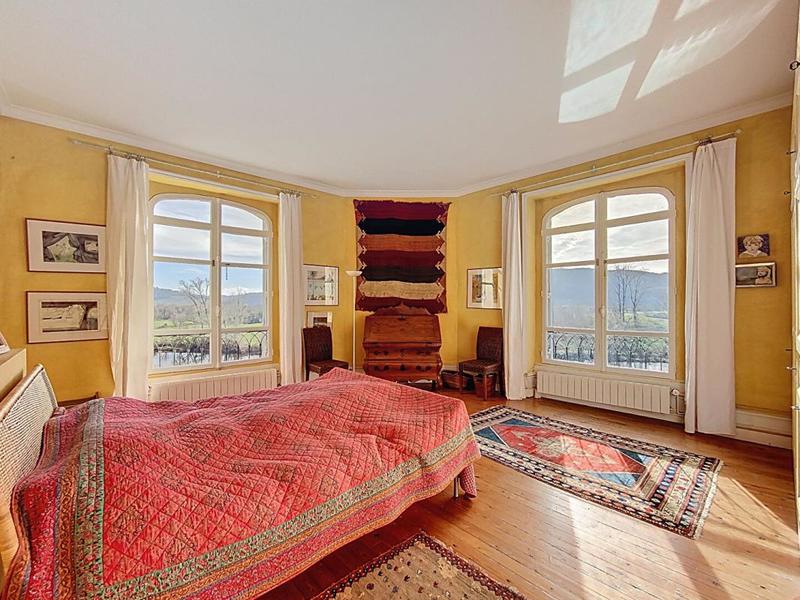 Maison - 260 m² - 10 pièces