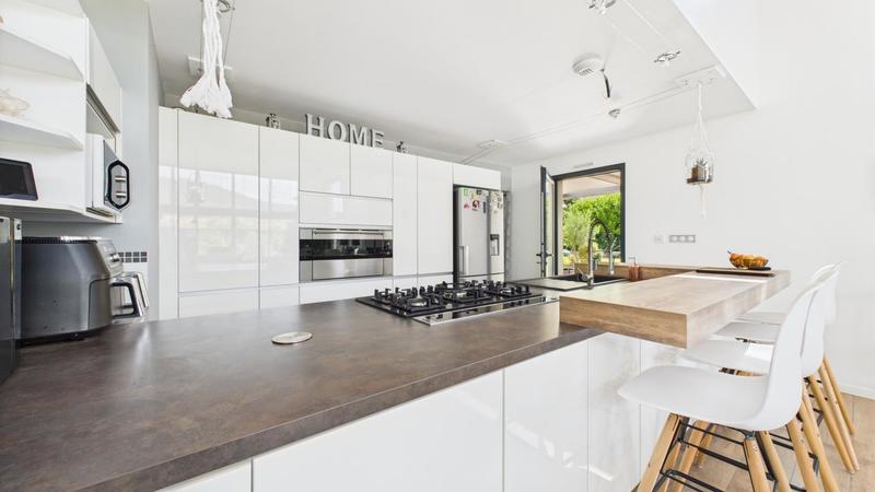 Maison - 232 m² - 7 pièces