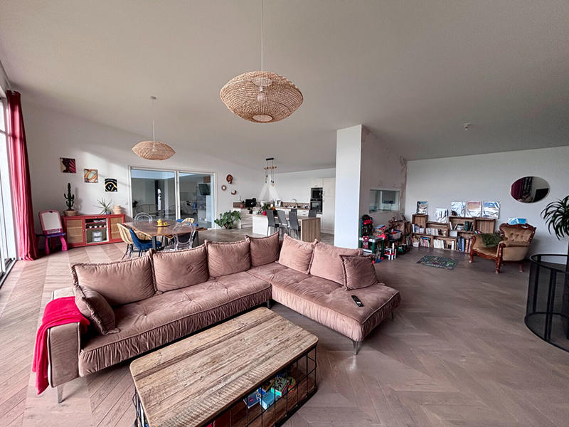 Maison - 252 m² - 7 pièces