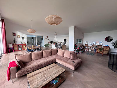 Maison - 252 m² - 7 pièces