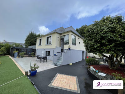 Maison - 252 m² - 9 pièces