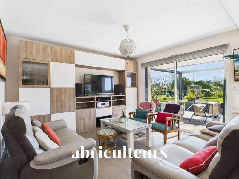 Maison - 186 m² - 9 pièces