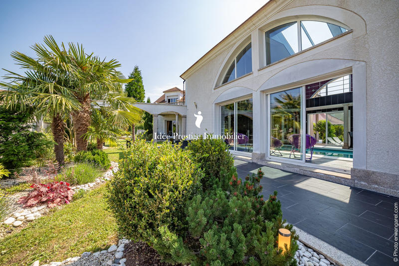 Maison contemporaine - 574 m² - 15 pièces