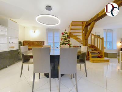 Maison - 197 m² - 10 pièces