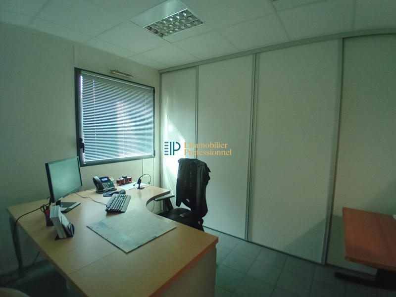 Bureau - 111 m² - 5 pièces