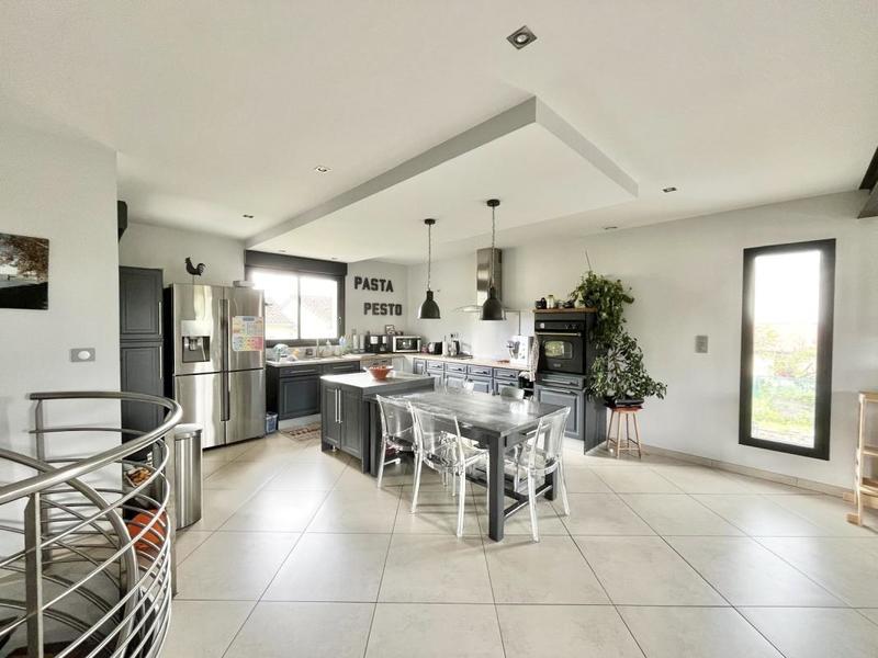 Maison - 182 m² - 6 pièces